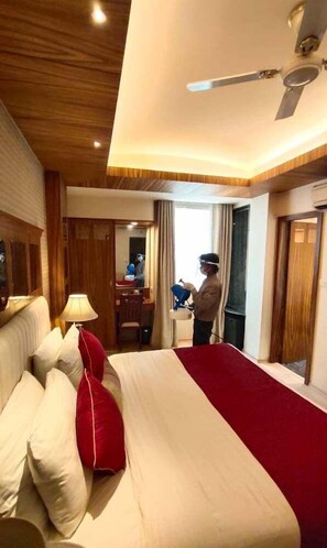 Room - Hotel Clark International (New Delhi)