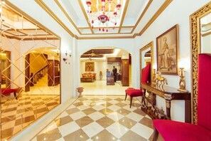 Lobby - Hotel Clark International (New Delhi)