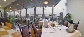 Hotel Clark International