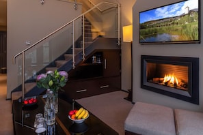Classic Suite | Hypo-allergenic bedding, in-room safe, free WiFi - Brooklodge & Macreddin Village (Macreddin Village)