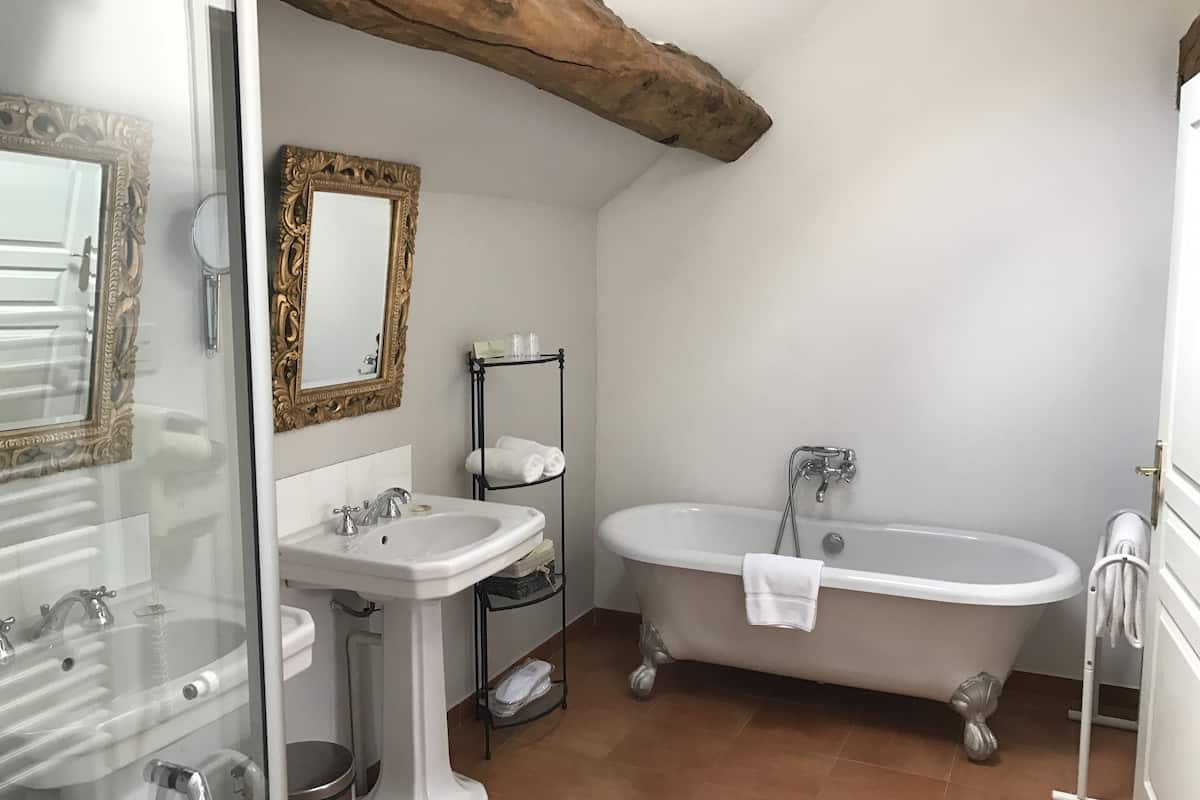 separate bathtub and shower, deep-soaking bathtub, free toiletries