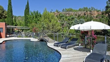 Seasonal outdoor pool, sun loungers