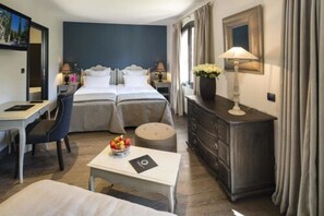 Minibar, in-room safe, individually decorated, individually furnished