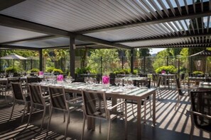 Déjeuner, dîner et brunch servis sur place, plats Cuisine française 