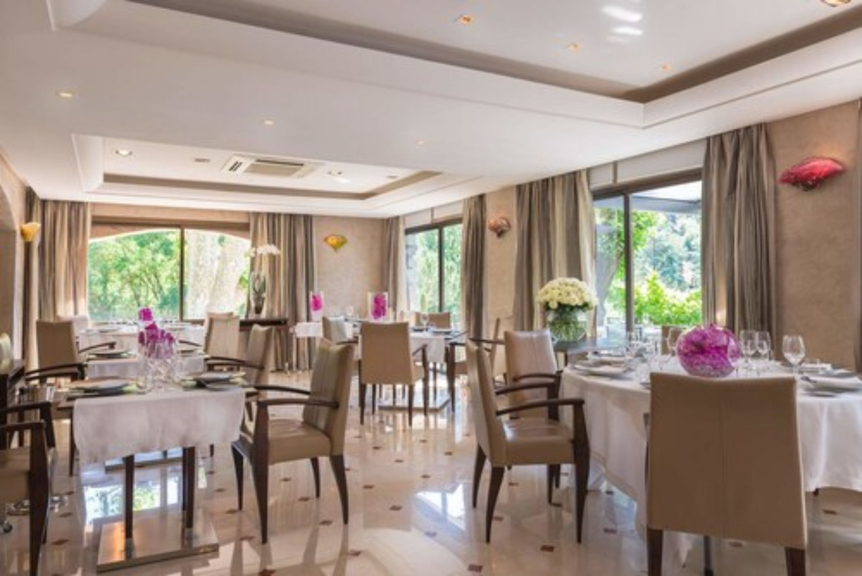 daily continental breakfast (eur 23 per person)