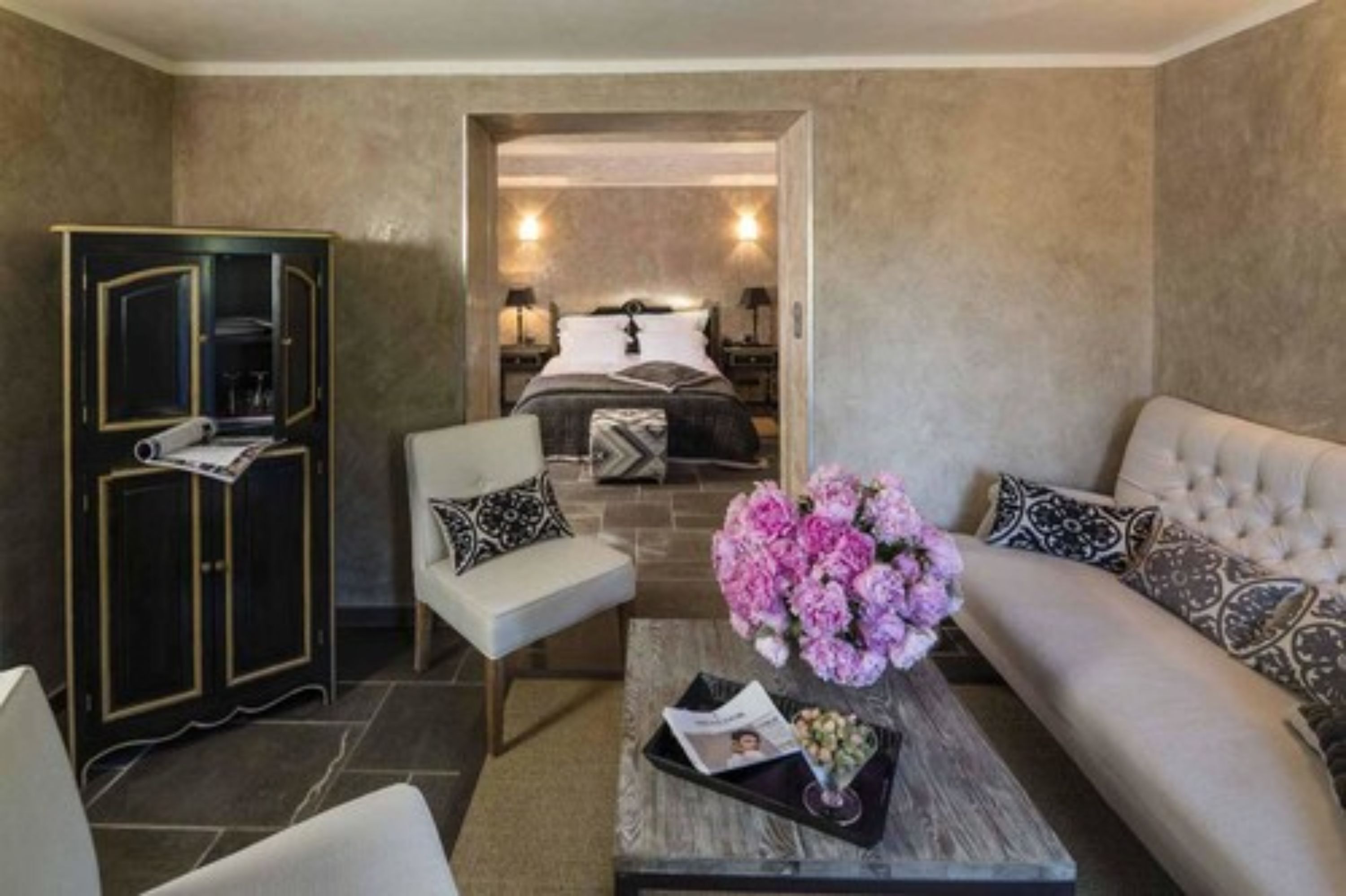 junior suite, 1 double bed | minibar, in-room safe, individually decorated, individually furnished