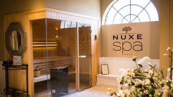 Een sauna, een bubbelbad, een stoombad, een Turks bad/hammam