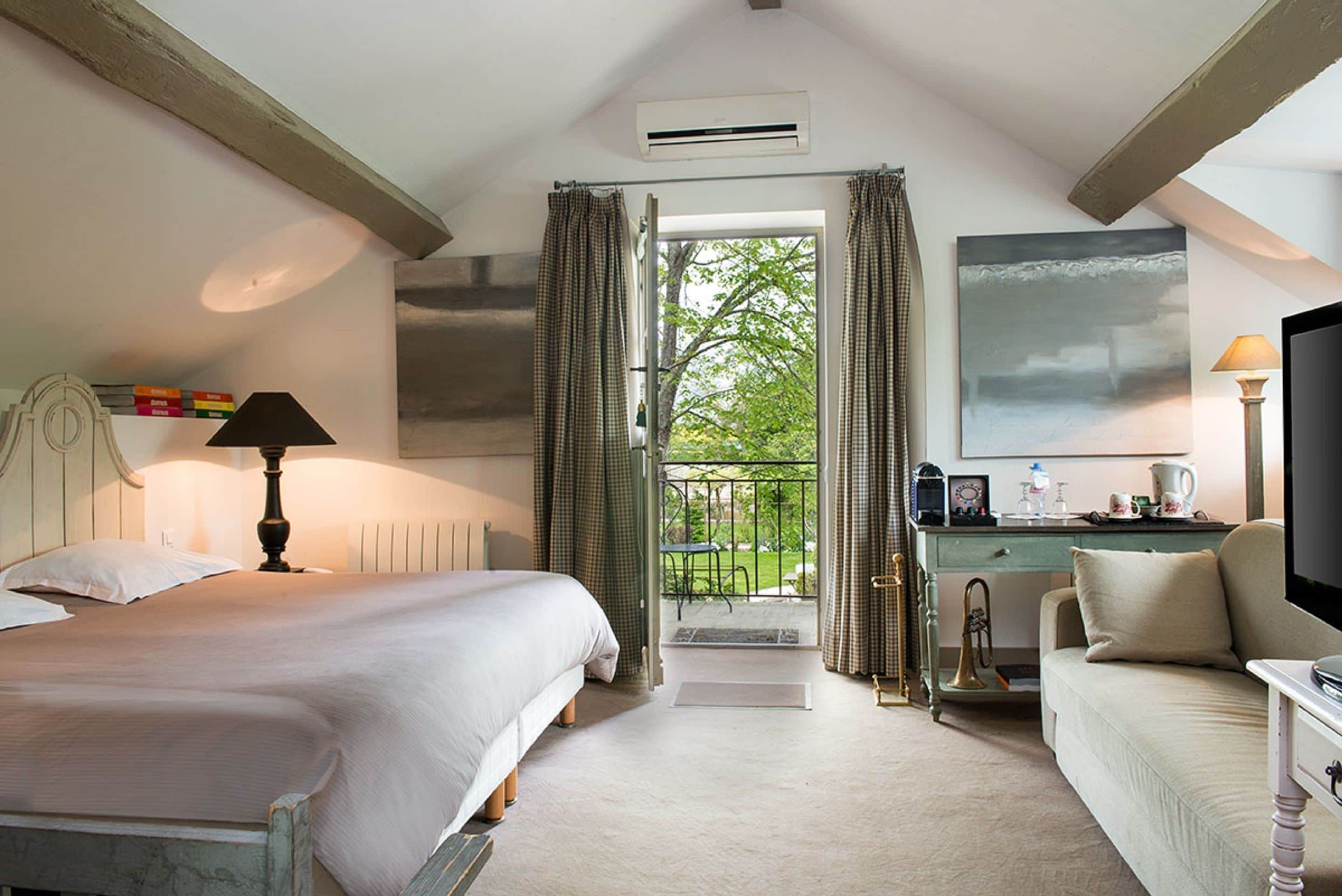 prestige room | in-room safe, individually decorated, desk, soundproofing