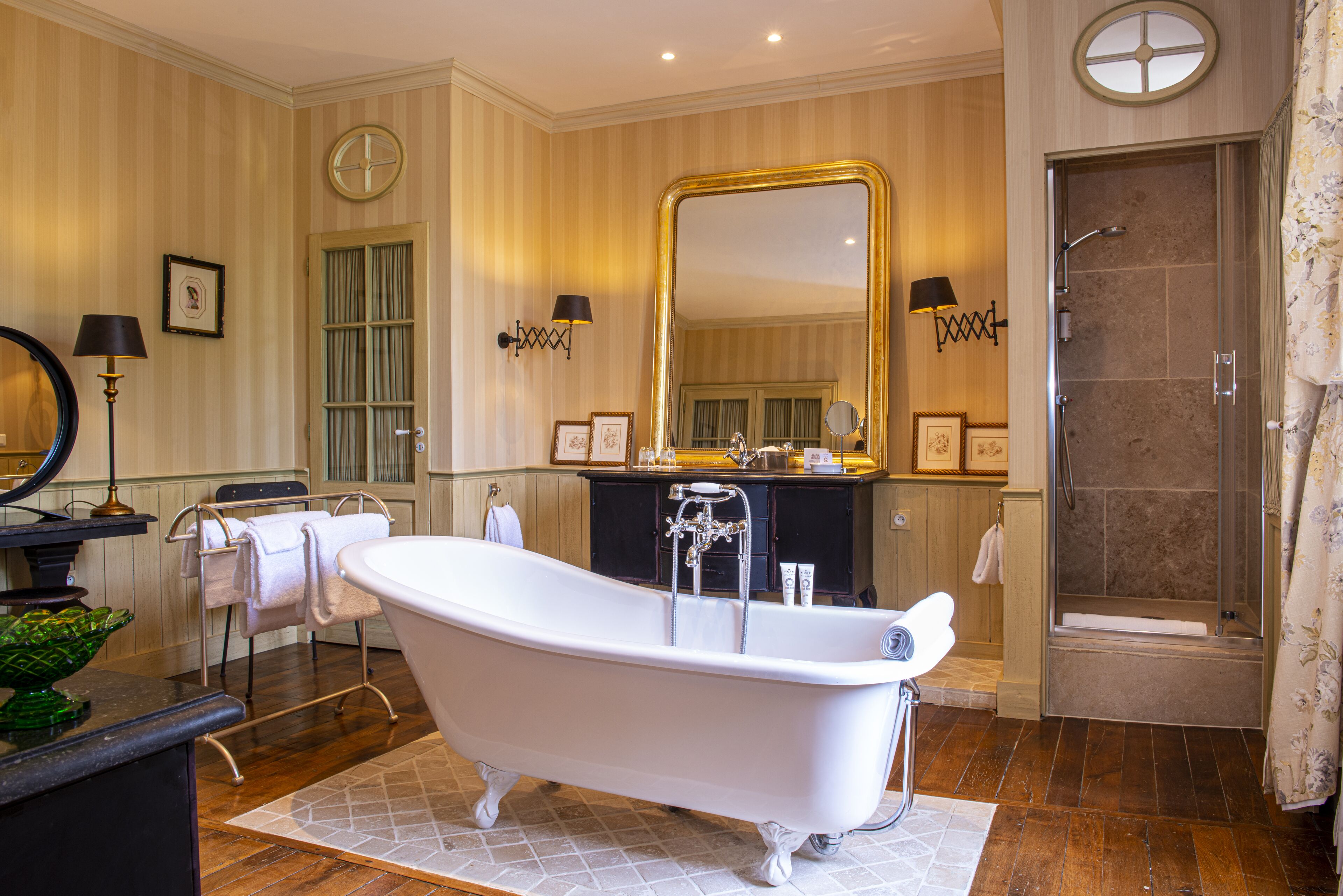 prestige room | bathroom | hair dryer, towels