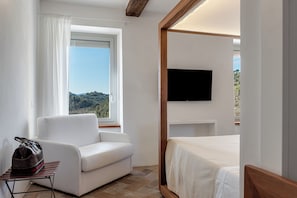 Comfort Room | Egyptian cotton sheets, premium bedding, individually decorated