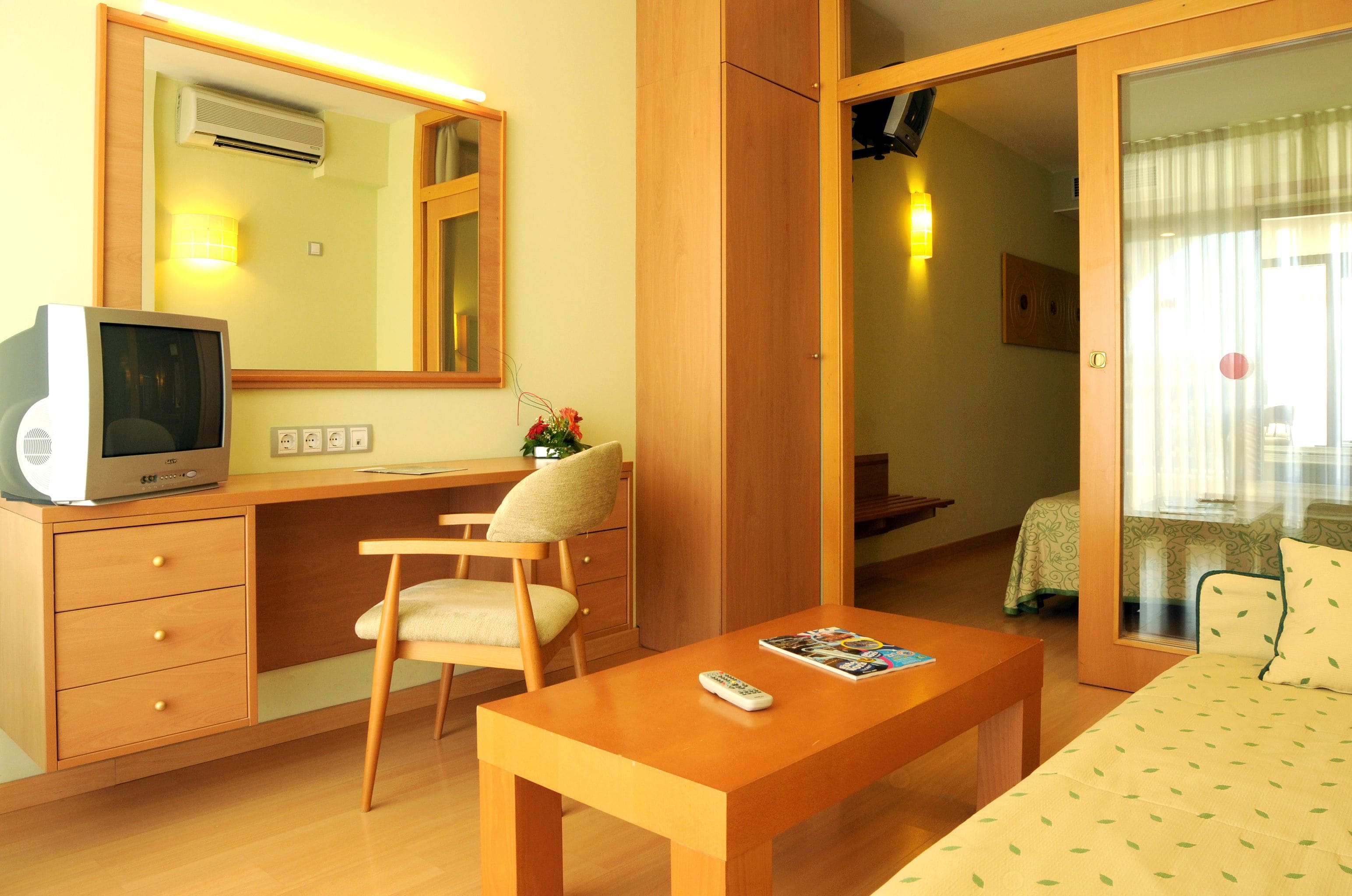 desk, soundproofing, wifi