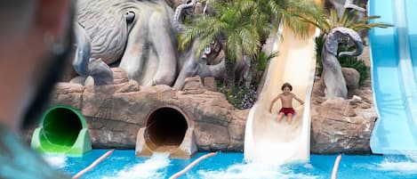 Piscine couverte, piscine extérieure (ouverte en saison)