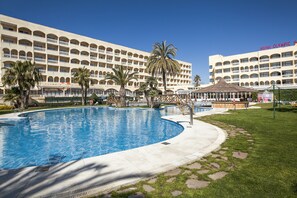 Indoor pool, seasonal outdoor pool, sun loungers - Evenia Olympic Suites (Lloret de Mar)