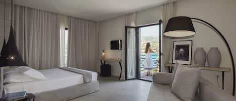 Grand Suite, Sea View | In-room safe, soundproofing, iron/ironing board, free cribs/infant beds