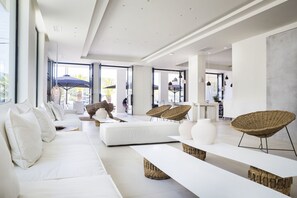 Coin salon dans le hall