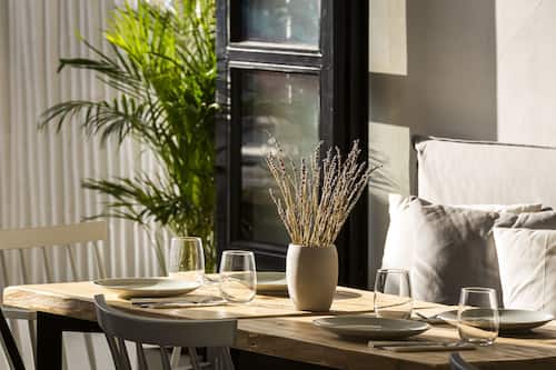 Petit déjeuner, déjeuner et dîner servis sur place