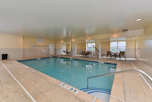 Una piscina cubierta