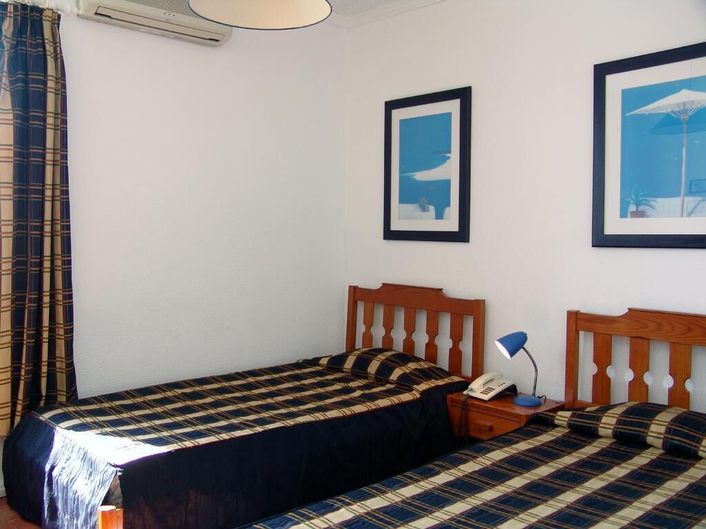 In-room safe, rollaway beds, bed sheets