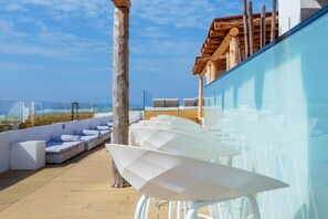 Bar en bord de piscine