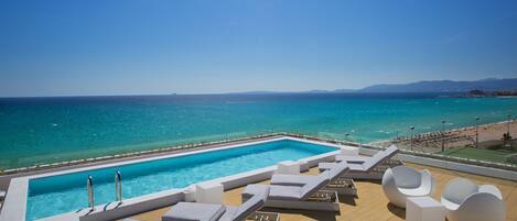 Outdoor pool, pool umbrellas, sun loungers