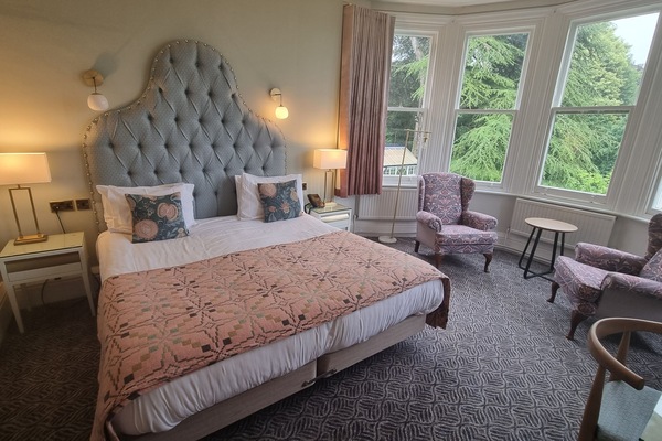 Juniorsvit - icke-rökare - utsikt mot trädgården | Allergitestade sängkläder, individuell inredning och unika möbler