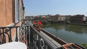 Unclassified image, 2 of 59, button - Hotel Bretagna Heritage – Alfieri Collezione (Florence)