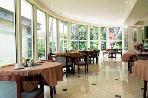Se sirven desayunos, comidas, cenas y brunch