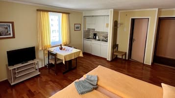 Phòng đôi cơ bản, không hút thuốc, có phòng tắm riêng | Khu phòng khách