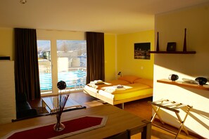 Estudio, balcón | Vista desde la habitación