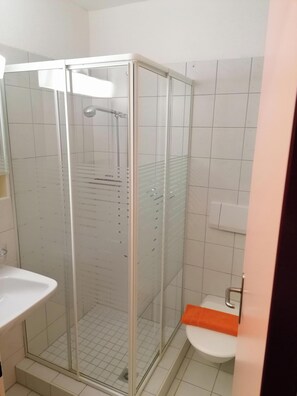 Hårføner og håndklær