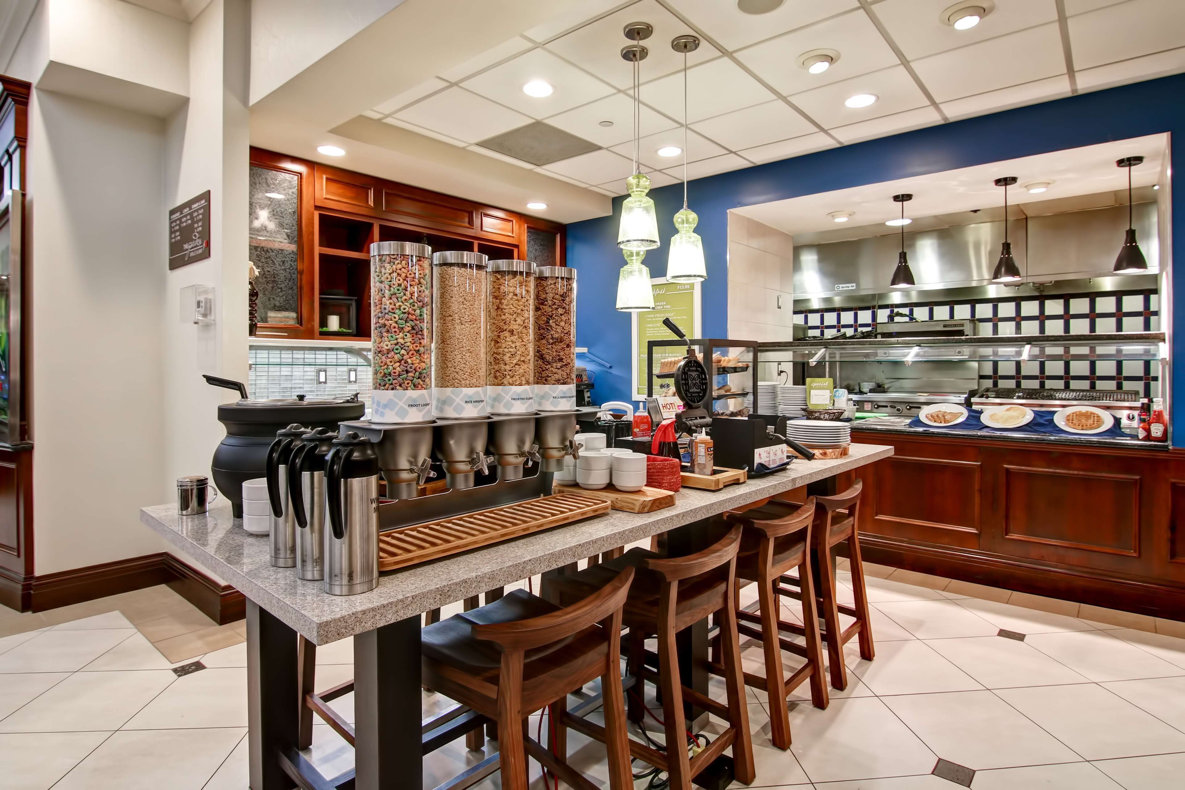 Daily full breakfast (CAD 14.95 per person)