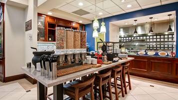 Daily full breakfast (CAD 14.95 per person)