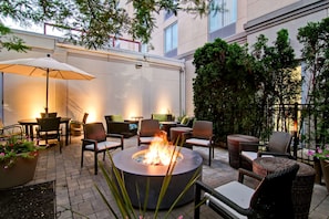 Terrace/patio - Hilton Garden Inn Toronto/Burlington (Burlington)