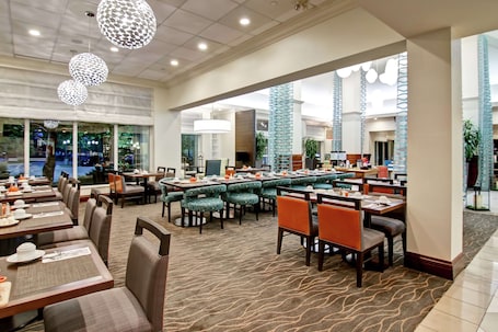 Breakfast, lunch and dinner served . Hilton Garden Inn Toronto/Burlington