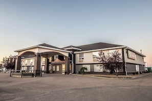 Vista frontal de la propiedad