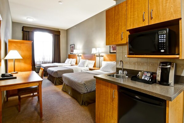 Desk, blackout drapes, soundproofing, iron/ironing board - Canalta Provost (Provost)