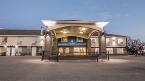 A hotel entrance with a covered walkway, a sign reading "CANALTA HOTEL," and a brick facade. - Canalta Hotel Provost (Provost)