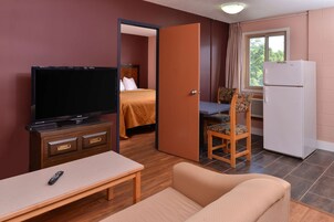 Suíte, 2 camas Queen, para não fumantes | Sala de jantar