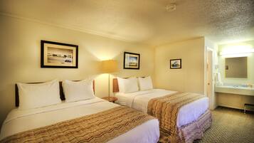 Chambre Standard, 2 grands lits, non-fumeurs, hypoallergénique (Upstairs) | Literie de qualité supérieure, surmatelas, fer et planche à repasser