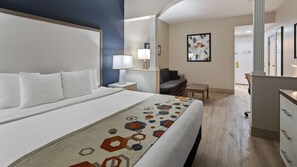 Suite, 1 King Bed, Accessible, Bathtub | Desk, laptop workspace, iron/ironing board, rollaway beds - Best Western Heritage Inn & Suites (Bowling Green)