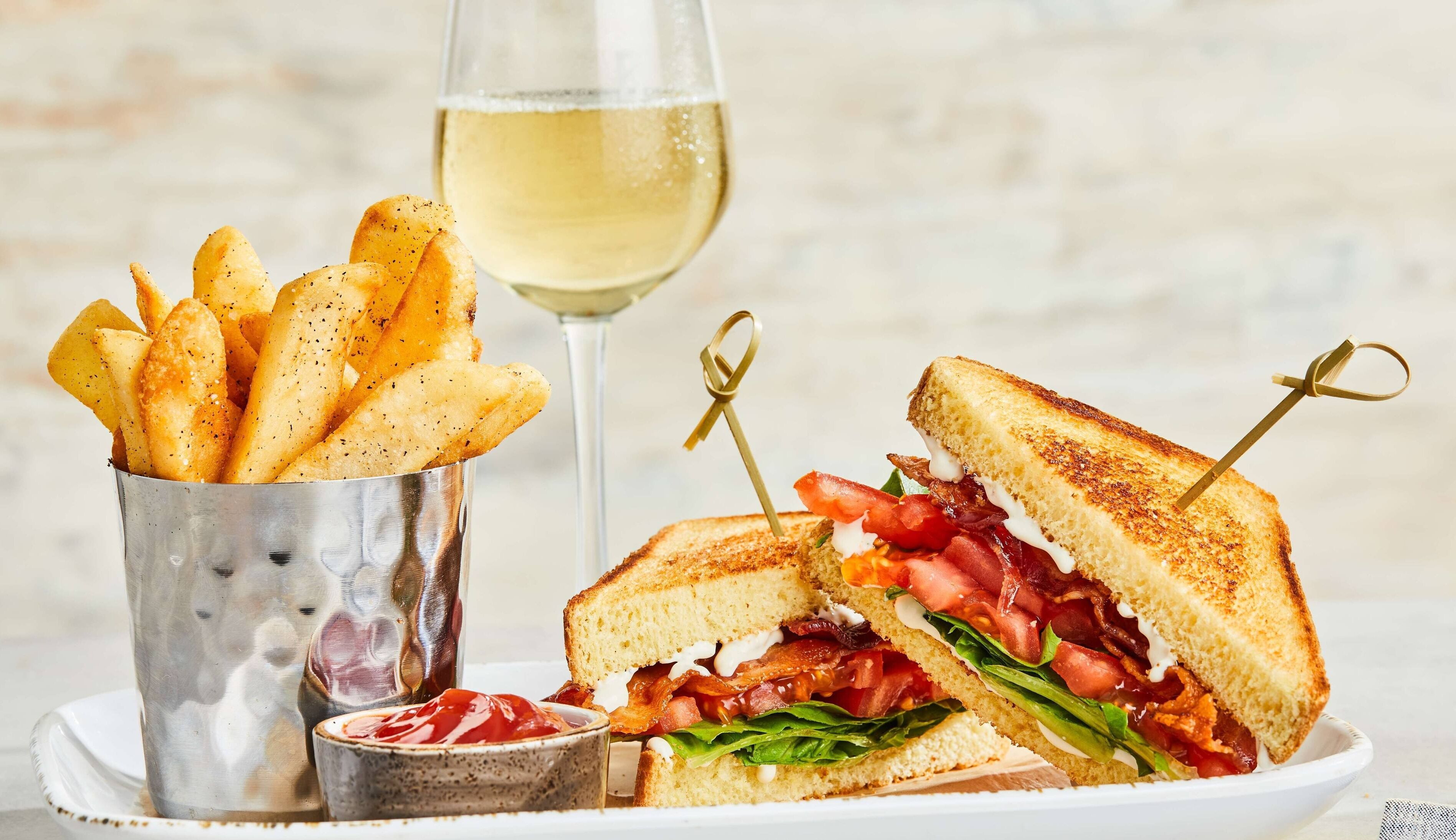 breakfast, lunch, dinner served; american cuisine