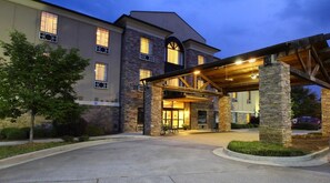 Front of property - The Lodge On Lake Oconee (Eatonton)