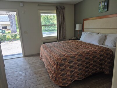 Maple Leaf Motel