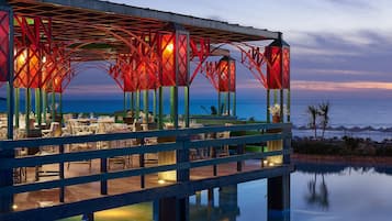 7 restaurantes, se sirven desayunos, comidas y cocina internacional