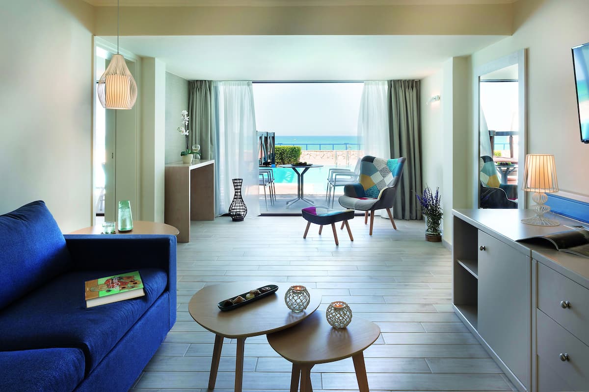 스위트 (Sea Front - Sharing Pool) | 객실 내 금고, 무료 WiFi, 침대 시트