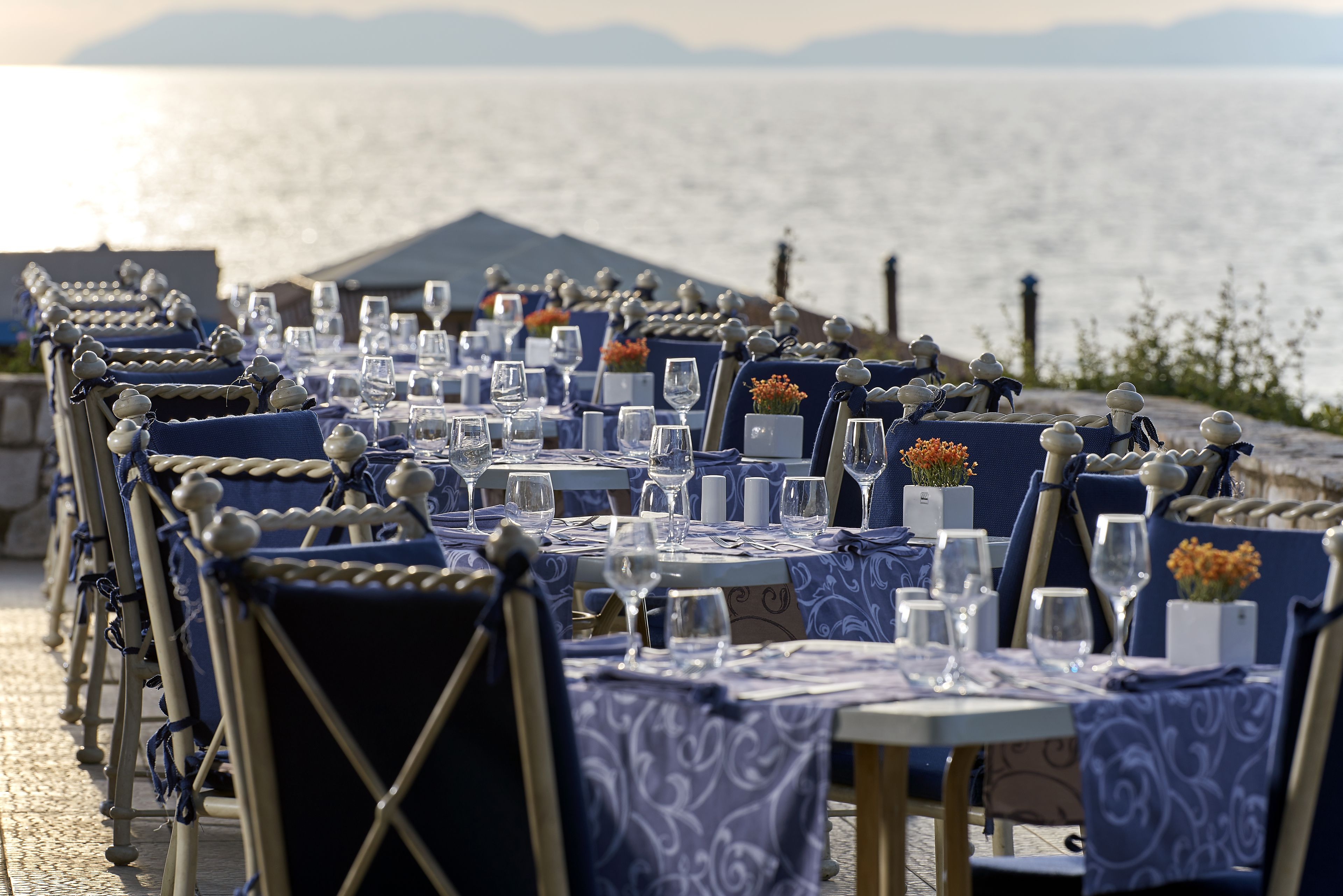 7 restaurants; breakfast, lunch and dinner served 
