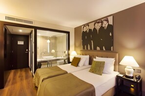 Minibar, in-room safe, desk, blackout drapes - Quentin Berlin Hotel (Berlin)