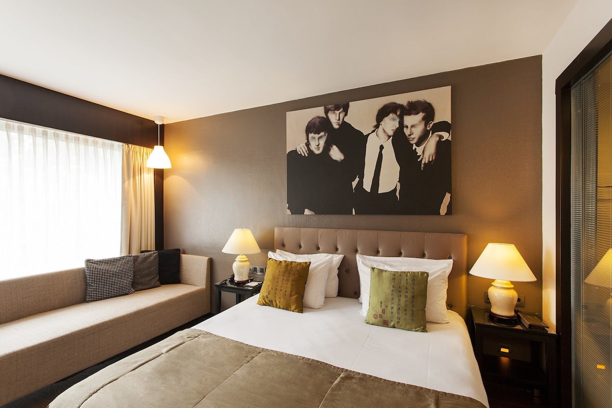 Luxury Double Room | Minibar, in-room safe, desk, blackout drapes