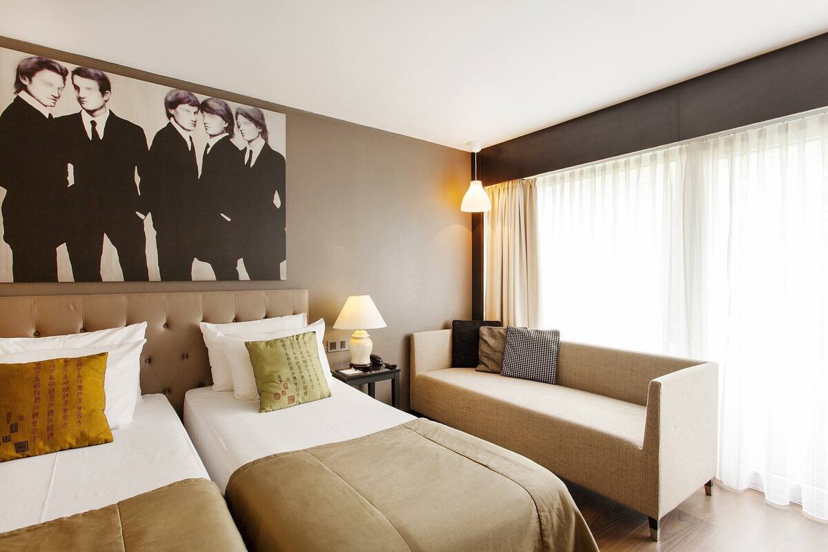 Luxury Twin Room | Minibar, in-room safe, desk, blackout drapes