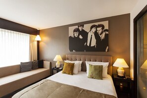 Minibar, in-room safe, desk, blackout drapes - Quentin Berlin Hotel (Berlin)